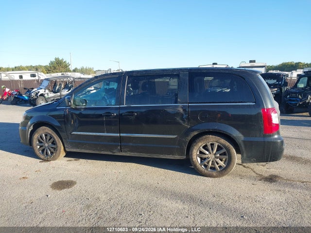 Продажа на аукционе авто 2015 Chrysler Town & Country, vin: 2C4RC1HG4FR738856, номер лота: 12710603