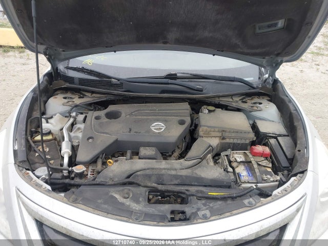 2015 Nissan Altima 2.5/2.5 S/2.5 Sl/2.5 Sv მანქანა იყიდება აუქციონზე, vin: 1N4AL3AP2FN305882, აუქციონის ნომერი: 12710740