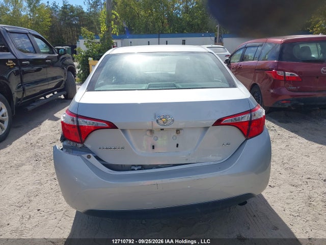 12710792 :رقم المزاد ، 2T1BURHE7FC328211 vin ، 2015 Toyota Corolla Le مزاد بيع