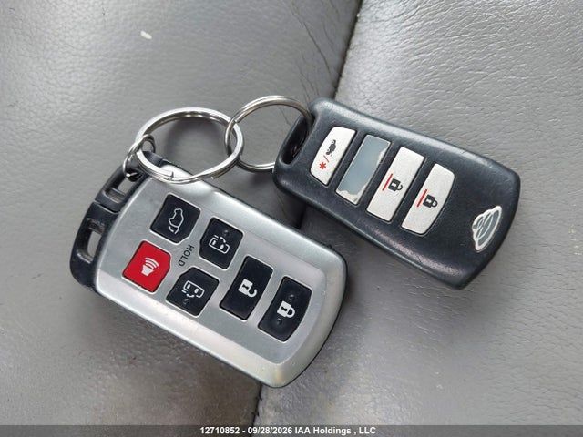 5TDDK3DC8FS102346 Toyota Sienna Xle 7 Passenger