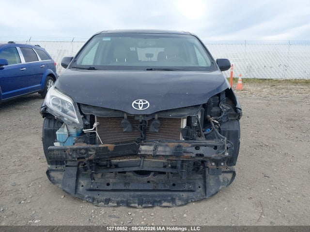 5TDDK3DC8FS102346 Toyota Sienna Xle 7 Passenger