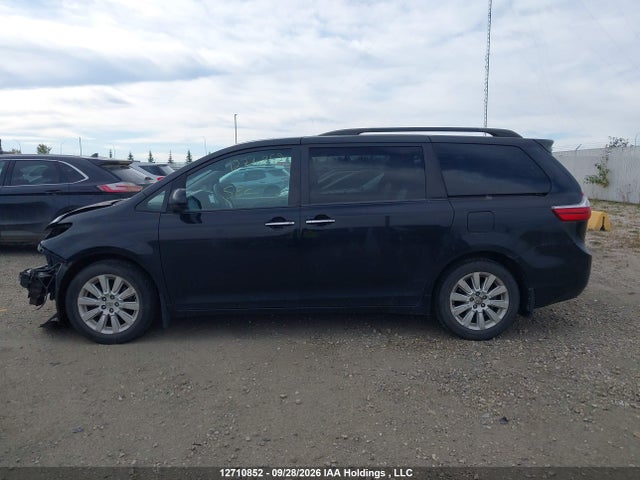 5TDDK3DC8FS102346 Toyota Sienna Xle 7 Passenger