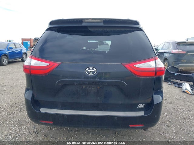 5TDDK3DC8FS102346 Toyota Sienna Xle 7 Passenger