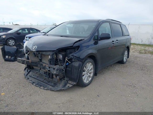 5TDDK3DC8FS102346 Toyota Sienna Xle 7 Passenger