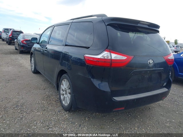 5TDDK3DC8FS102346 Toyota Sienna Xle 7 Passenger