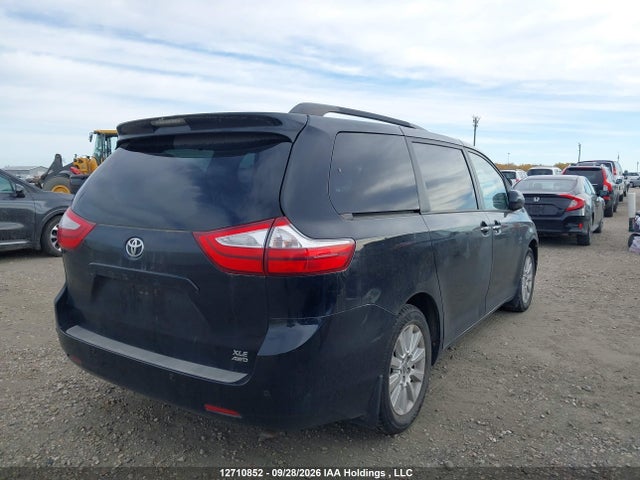 5TDDK3DC8FS102346 Toyota Sienna Xle 7 Passenger