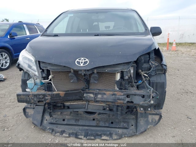 5TDDK3DC8FS102346 Toyota Sienna Xle 7 Passenger