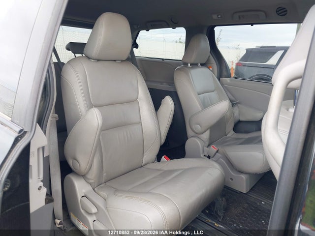 5TDDK3DC8FS102346 Toyota Sienna Xle 7 Passenger