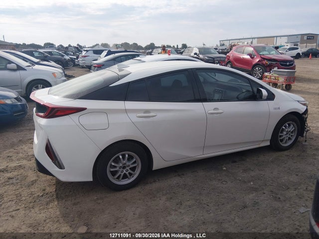 Toyota Prius Prime Upgrade 2018 JTDKARFP2J3069061 Image 14