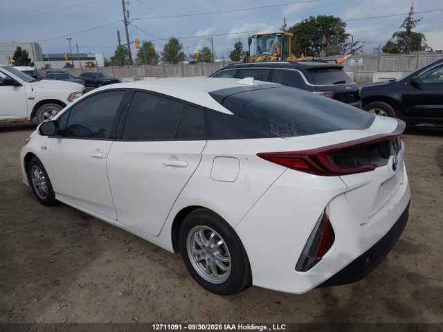 Toyota Prius Prime Upgrade 2018 JTDKARFP2J3069061 Image 15