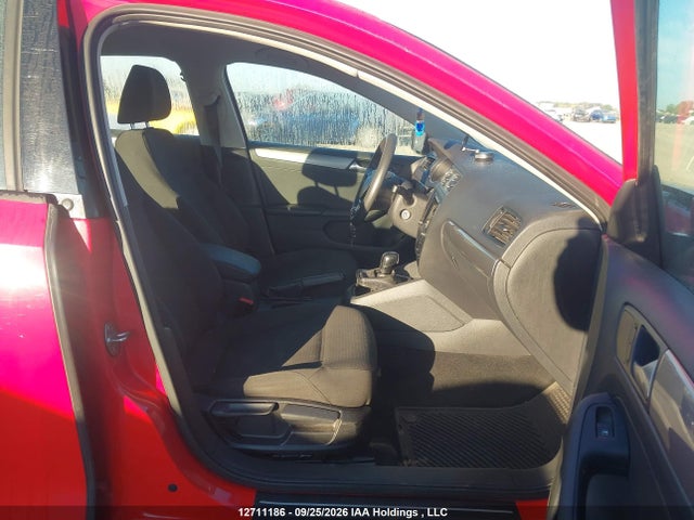 12711186 :رقم المزاد ، 3VW2B7AJ8HM308669 vin ، 2017 Volkswagen Jetta 1.4 Tsi Trendline+ مزاد بيع