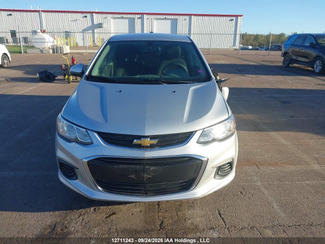 12711243 :رقم المزاد ، 1G1JD5SH6J4117870 vin ، 2018 Chevrolet Sonic Lt مزاد بيع