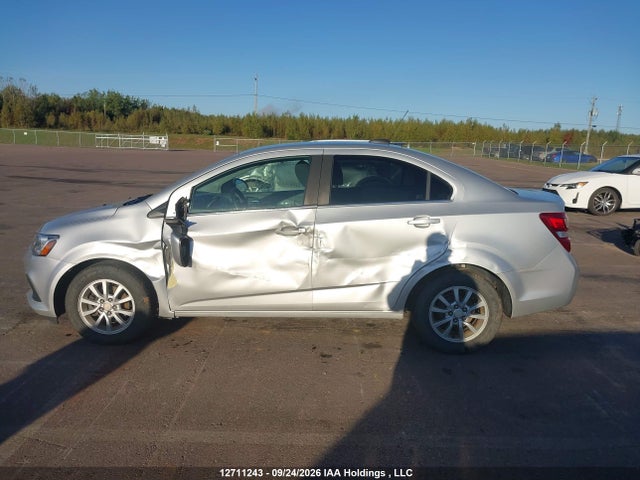 12711243 :رقم المزاد ، 1G1JD5SH6J4117870 vin ، 2018 Chevrolet Sonic Lt مزاد بيع