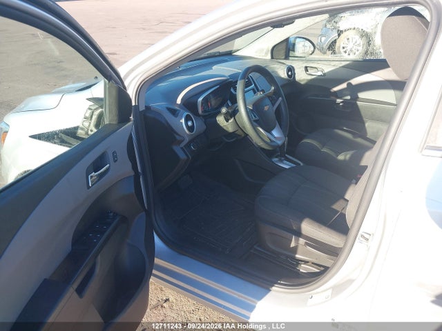12711243 :رقم المزاد ، 1G1JD5SH6J4117870 vin ، 2018 Chevrolet Sonic Lt مزاد بيع