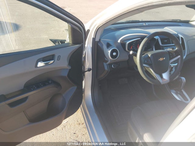 12711243 :رقم المزاد ، 1G1JD5SH6J4117870 vin ، 2018 Chevrolet Sonic Lt مزاد بيع