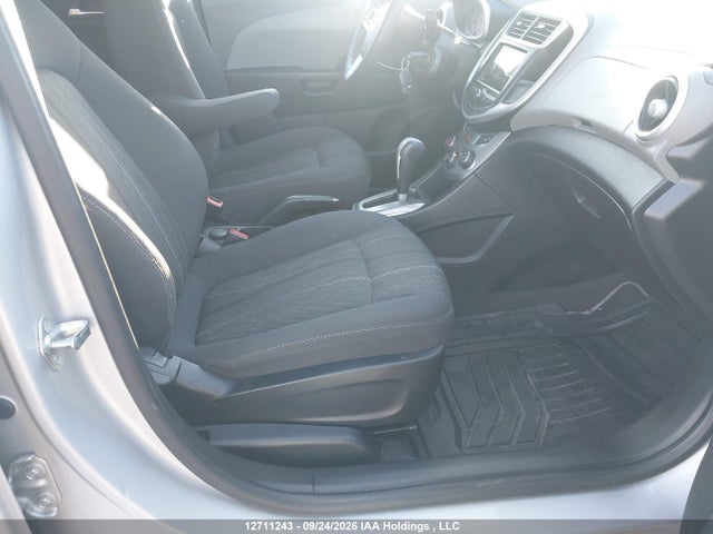 12711243 :رقم المزاد ، 1G1JD5SH6J4117870 vin ، 2018 Chevrolet Sonic Lt مزاد بيع