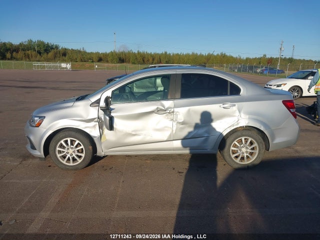12711243 :رقم المزاد ، 1G1JD5SH6J4117870 vin ، 2018 Chevrolet Sonic Lt مزاد بيع