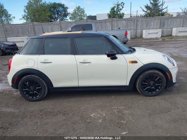 Mini 5 Door Cooper 2017 WMWXU1C31H2F79014 Image 13