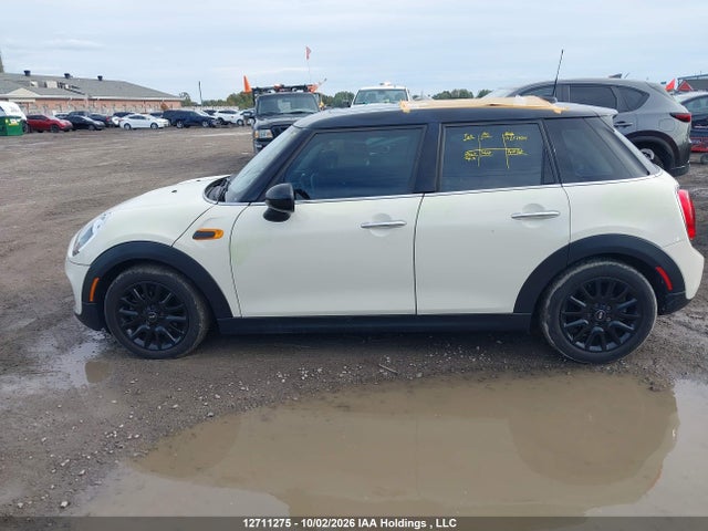 Mini 5 Door Cooper 2017 WMWXU1C31H2F79014 Image 14