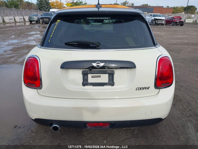 Mini 5 Door Cooper 2017 WMWXU1C31H2F79014 Image 16