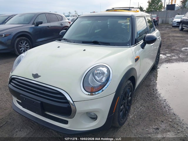 Mini 5 Door Cooper 2017 WMWXU1C31H2F79014 Image 2