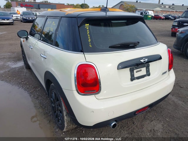 Mini 5 Door Cooper 2017 WMWXU1C31H2F79014 Image 3
