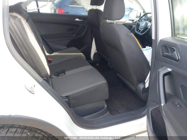 3VV0B7AX8JM029597 Volkswagen TIGUAN S