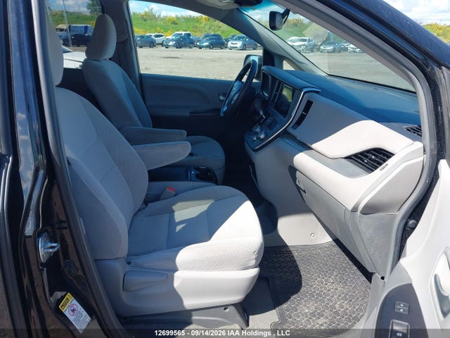 Aukcja sprzedaży 2017 Toyota Sienna Le V6, vin: 5TDKZ3DC8HS841531, numer aukcji: 12699565
