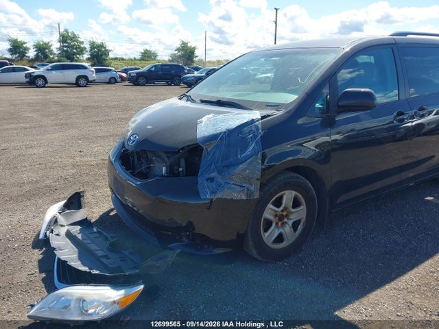 Aukcja sprzedaży 2017 Toyota Sienna Le V6, vin: 5TDKZ3DC8HS841531, numer aukcji: 12699565