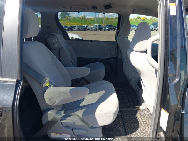 Aukcja sprzedaży 2017 Toyota Sienna Le V6, vin: 5TDKZ3DC8HS841531, numer aukcji: 12699565
