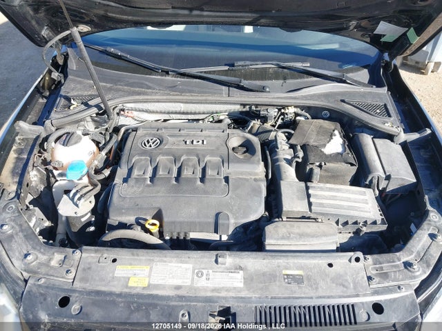 1VWBV7A31FC056125 Volkswagen Passat 2.0 Tdi Comfortline