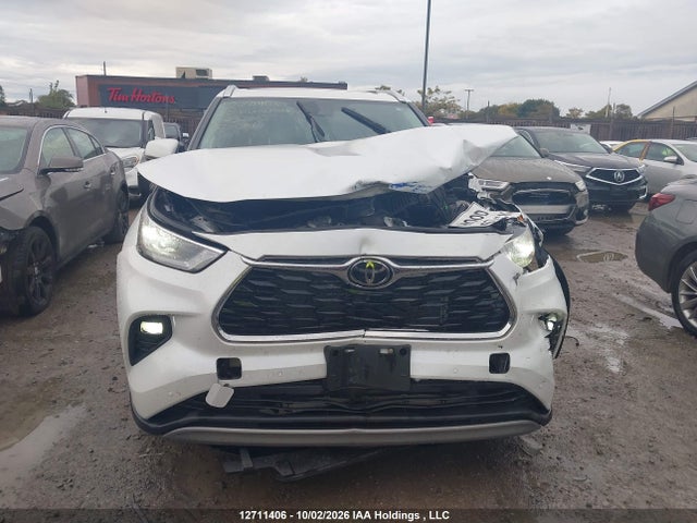 Toyota Highlander 2022 5TDFZRBH3NS252823 Image 12