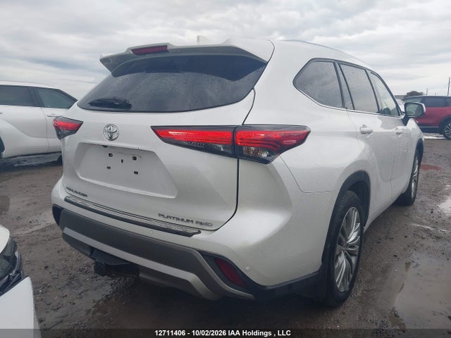Toyota Highlander 2022 5TDFZRBH3NS252823 Image 16