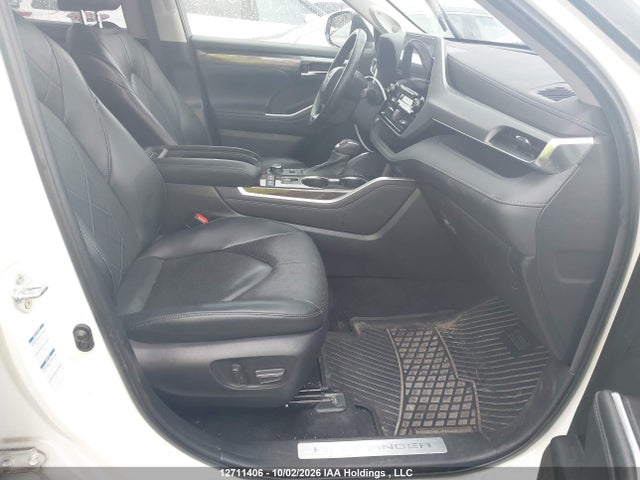 Toyota Highlander 2022 5TDFZRBH3NS252823 Image 5