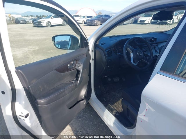 JN1BJ1AV8MW312174 Nissan Qashqai S