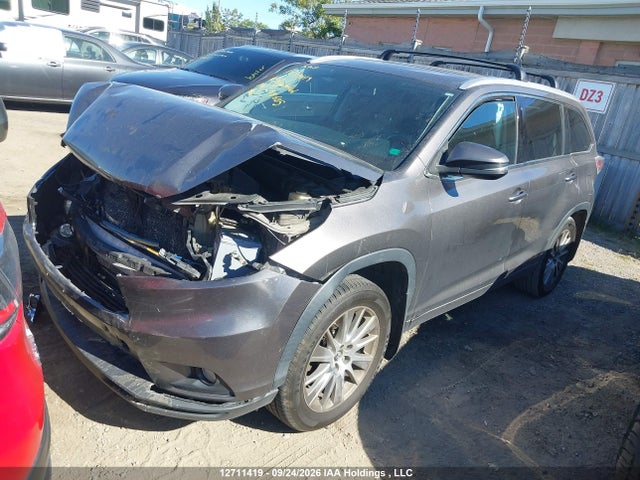 Toyota Highlander 2016 5TDJKRFH3GS288605 Image 2