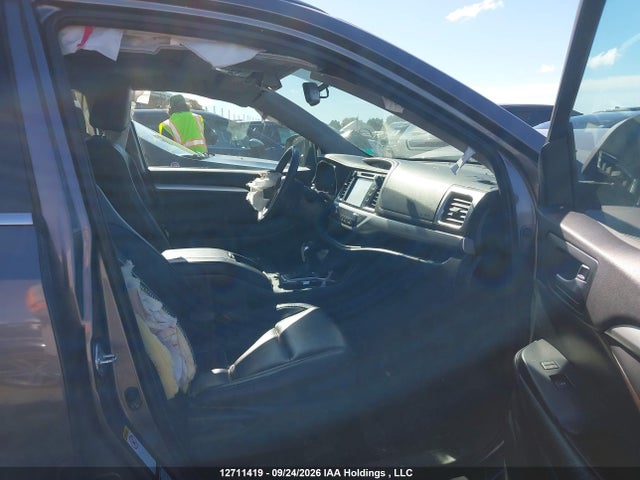 Toyota Highlander 2016 5TDJKRFH3GS288605 Image 5