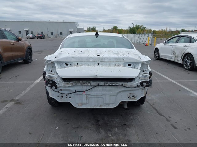 KMHLM4DG2SU883414 Hyundai Elantra
