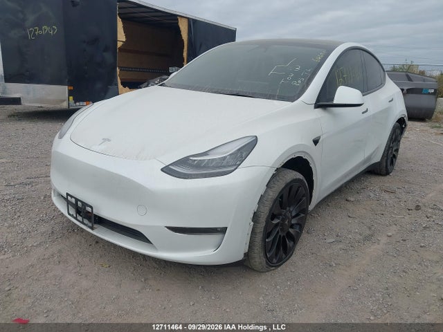 Tesla Model Y 2023 7SAYGAEE8PF590701 Image 2