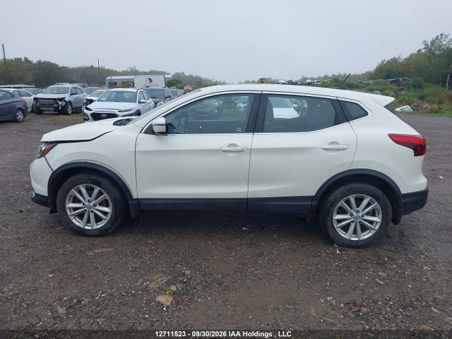 12711523 :رقم المزاد ، JN1BJ1CR2JW280821 vin ، 2018 Nissan Qashqai S/sl/sv مزاد بيع