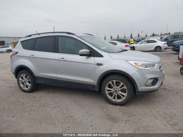 12711813 :رقم المزاد ، 1FMCU9HD6JUA12883 vin ، 2018 Ford Escape Sel مزاد بيع