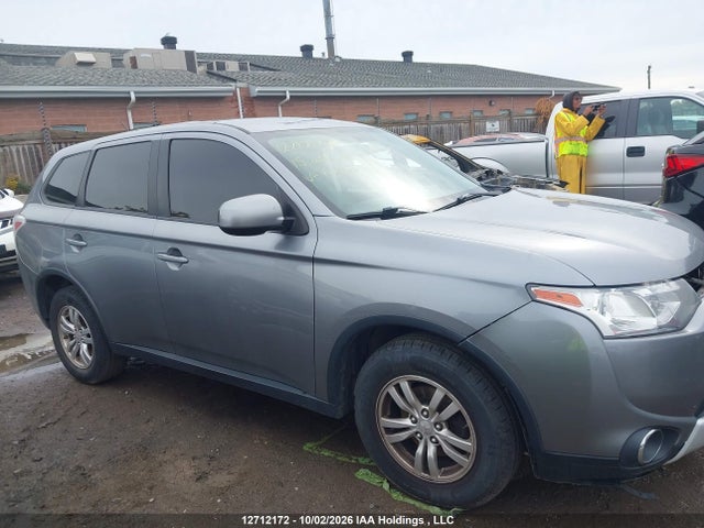 JA4AZ2A39FZ600433 Mitsubishi Outlander Es