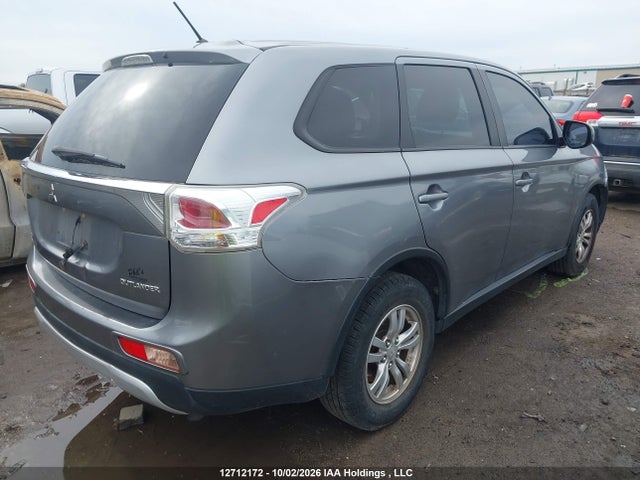 JA4AZ2A39FZ600433 Mitsubishi Outlander Es