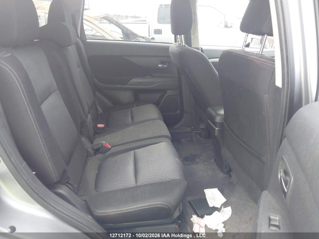 JA4AZ2A39FZ600433 Mitsubishi Outlander Es