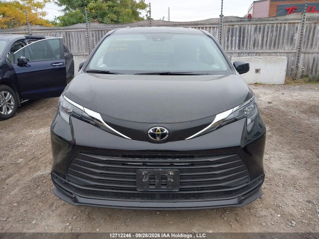 5TDGRKEC6TS321335 Toyota SIENNA LE