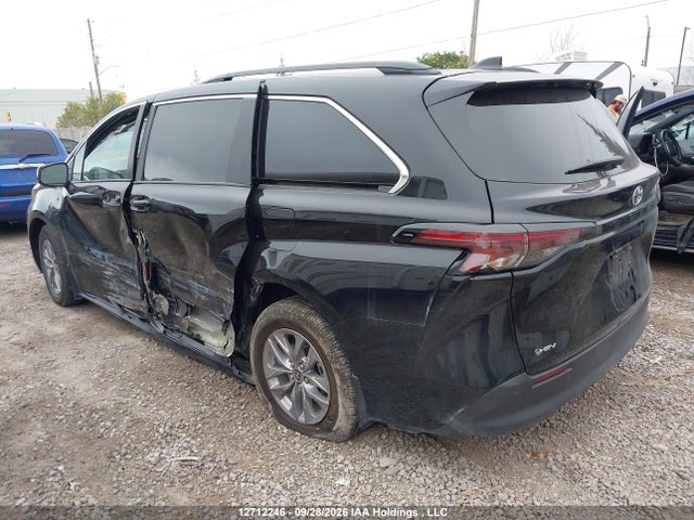 5TDGRKEC6TS321335 Toyota SIENNA LE