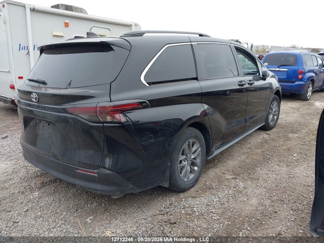 5TDGRKEC6TS321335 Toyota SIENNA LE