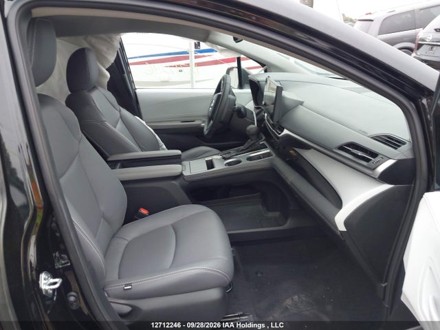 5TDGRKEC6TS321335 Toyota SIENNA LE