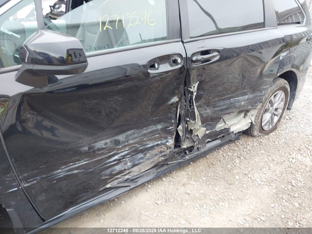 5TDGRKEC6TS321335 Toyota SIENNA LE