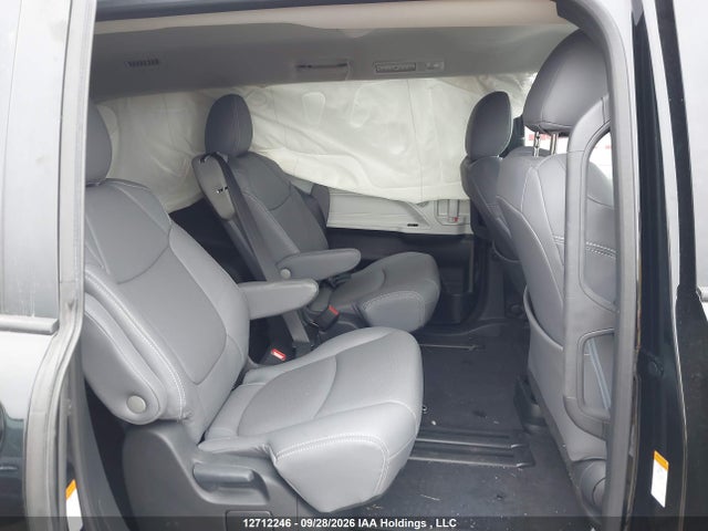 5TDGRKEC6TS321335 Toyota SIENNA LE